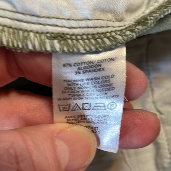 Women’s Loft Khaki Green Shorts, Size 12 - Picture 6 of 6